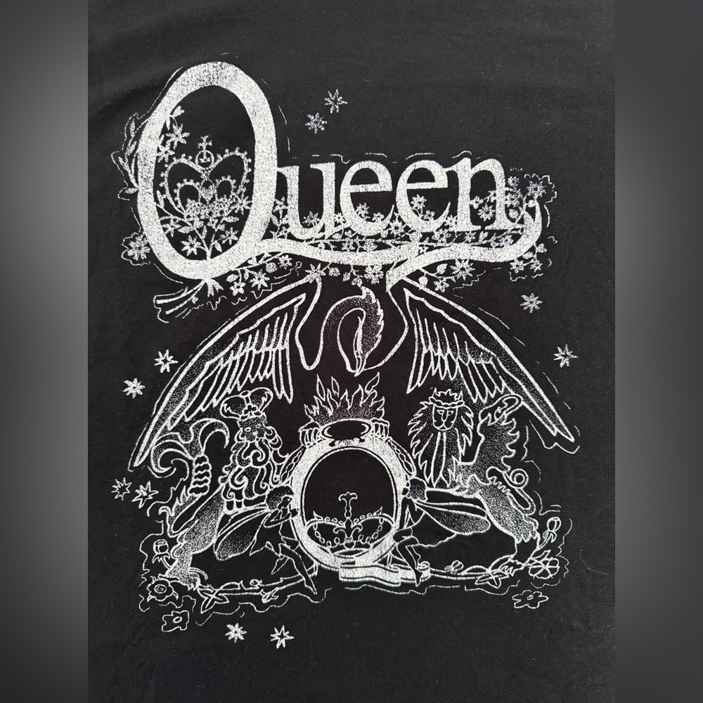 Queen Black and White Graphic Tee, Size 2X - Picture 3 of 8